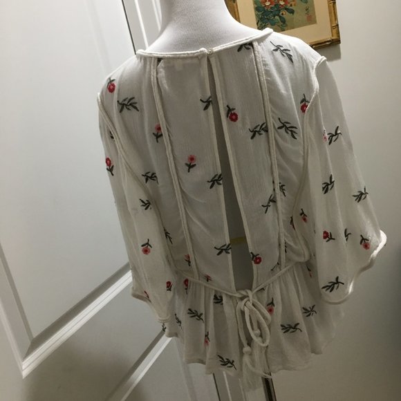 Willow & Clay Floral Embroidered Tassel Trim Top - Picture 5 of 9